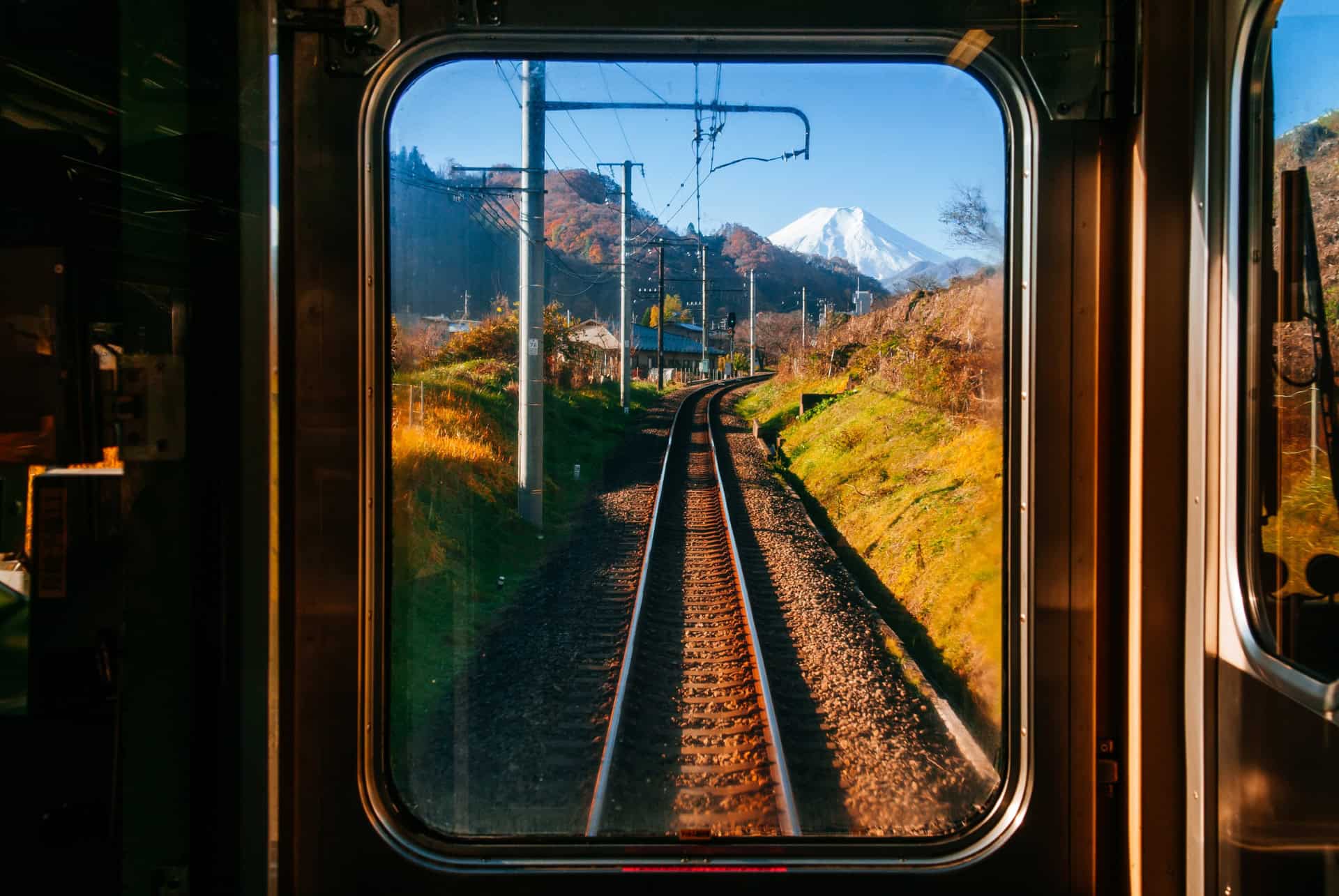 paysage depuis le hublot train au japon