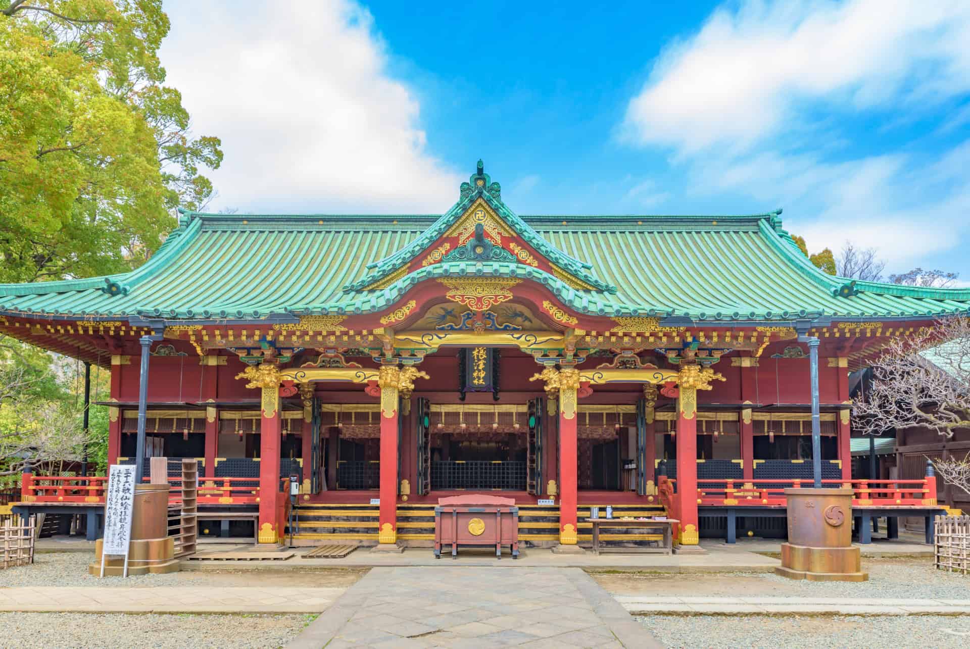 nezu-jinja temple tokyo nezu-jinja temple tokyo