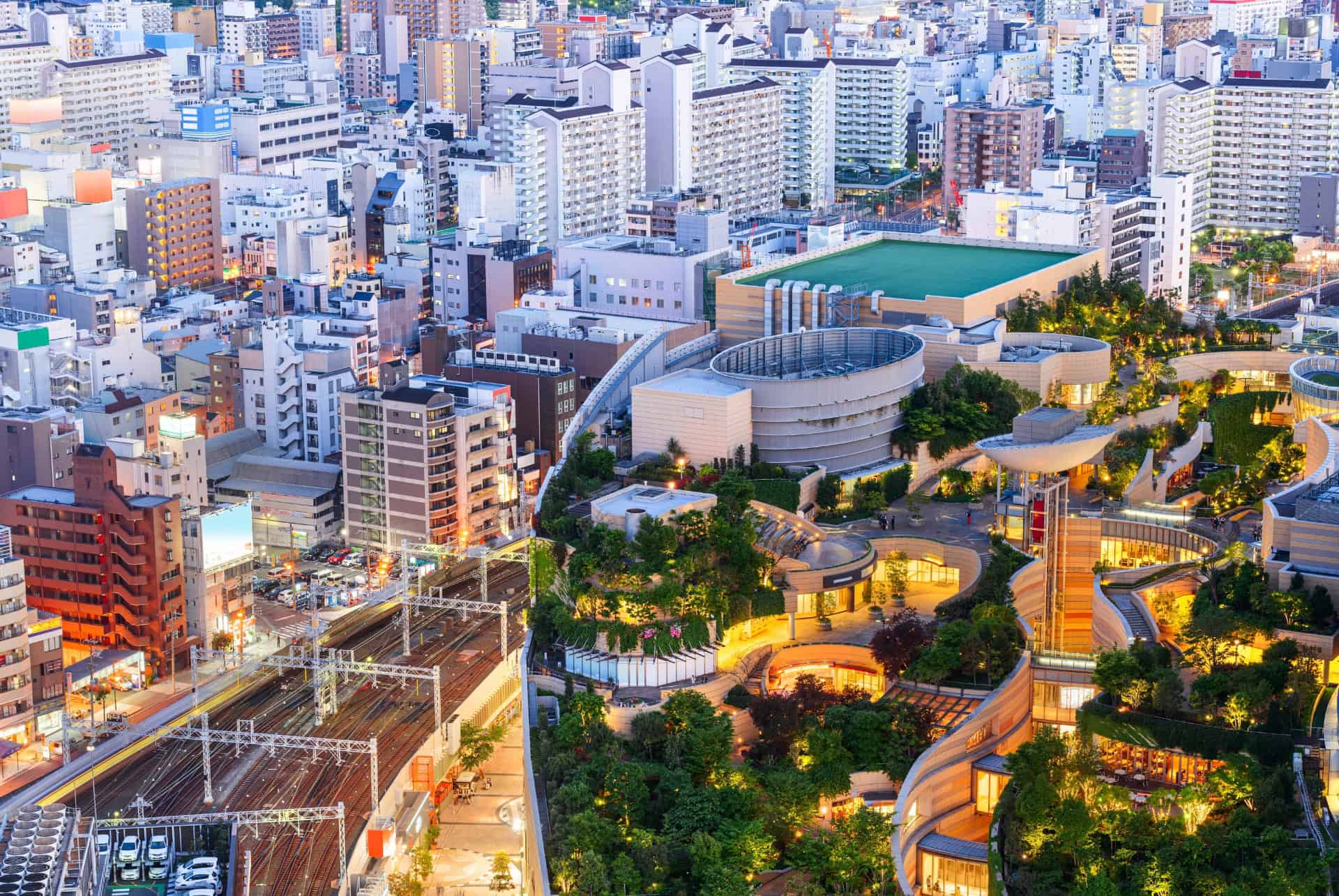 vue aerienne sur le parc de namba en fin de journee