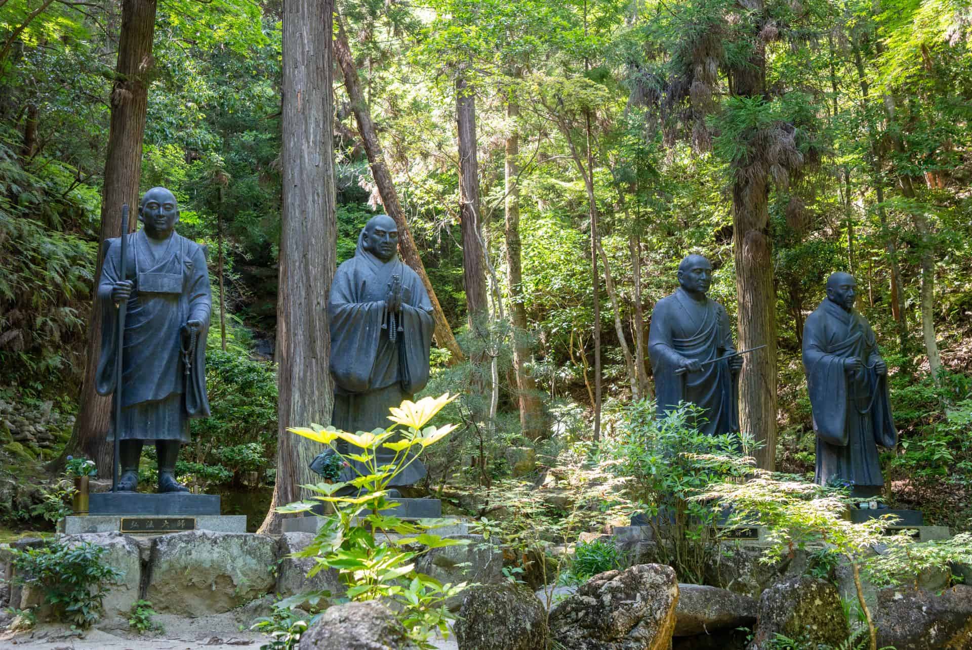 temple mitakidera statues hiroshima temple mitakidera statues hiroshima
