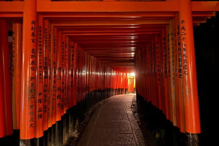 Visite nocturne de Fushimi Inari Taisha