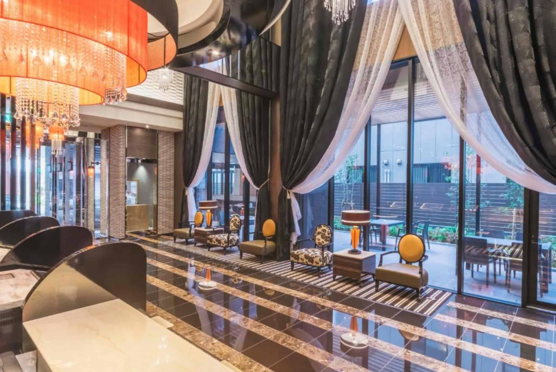 apa hotel higashi dormir au japon