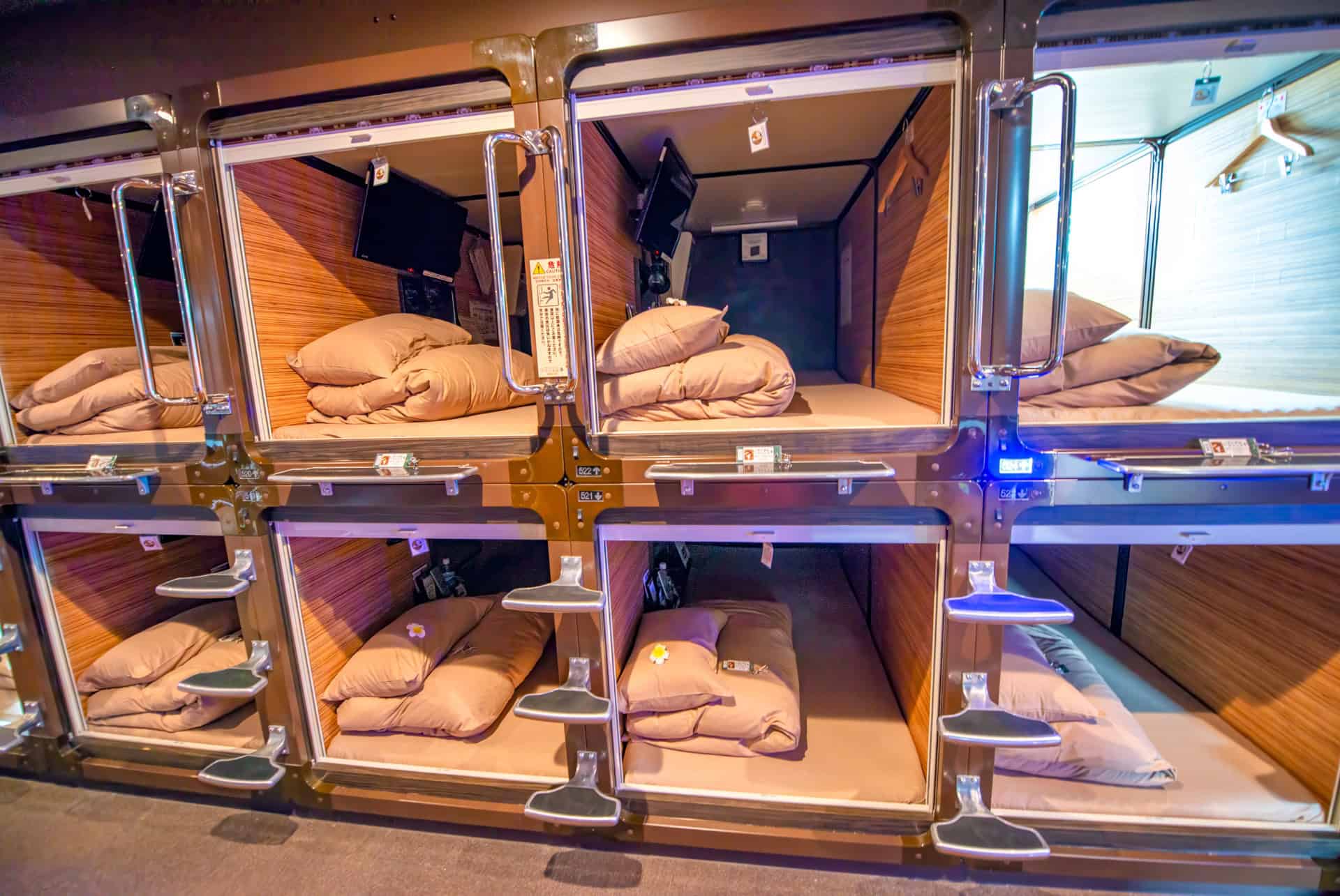 ou dormir au japon capsule hotel