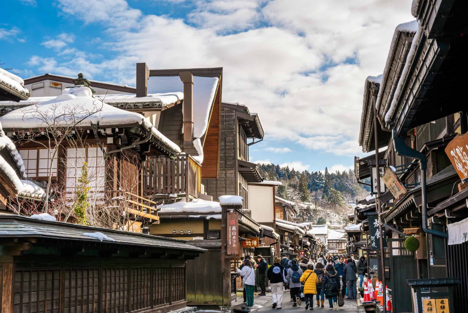 takayama au japon