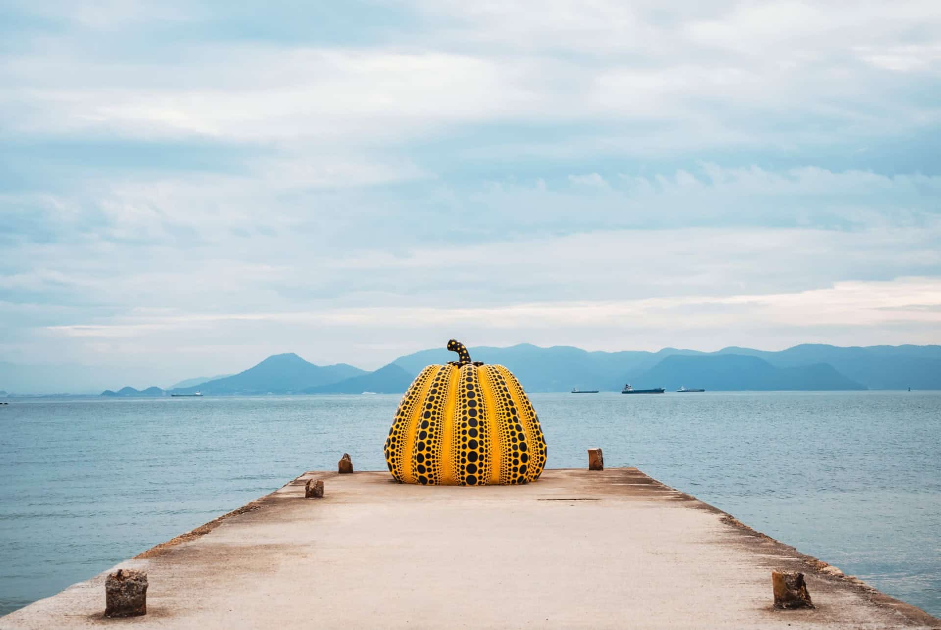 ile de naoshima yayoi kusama