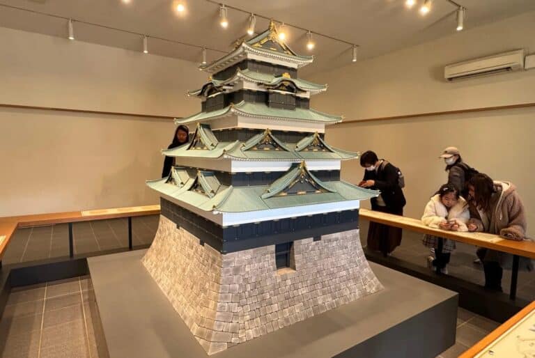 Visite des ruines du château d'Edo et du Jardin Est