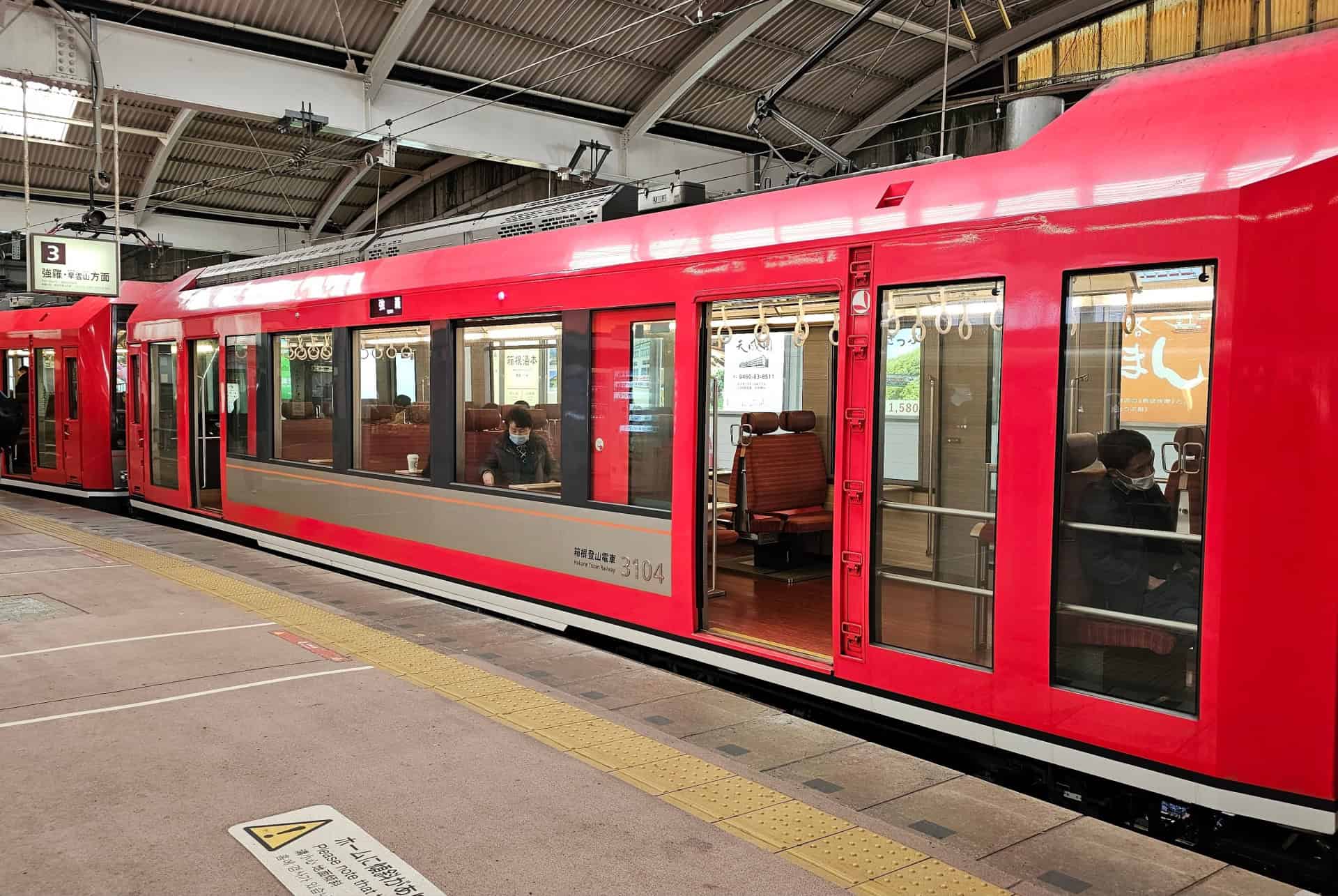 hakone train rouge