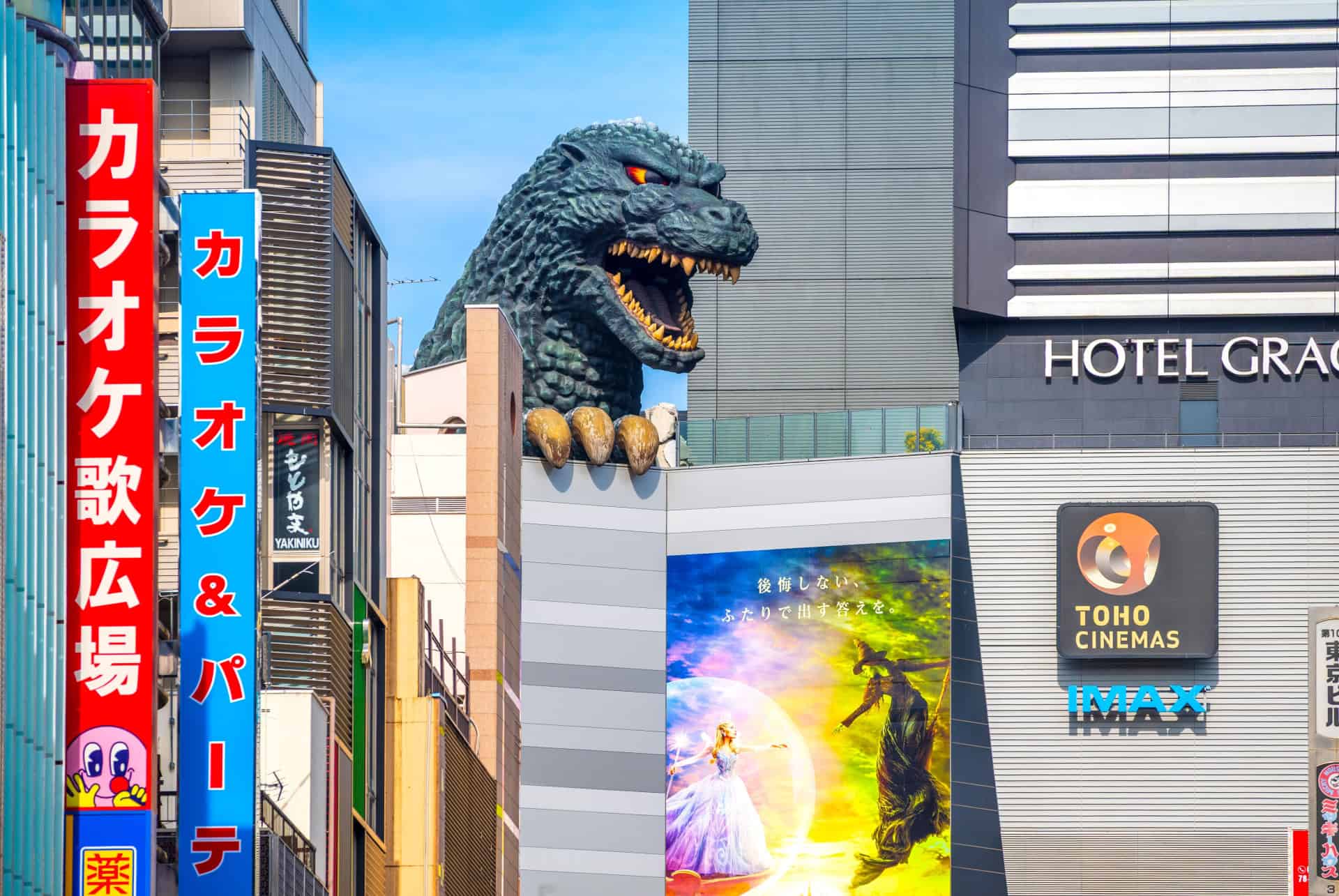 statue godzilla tokyo