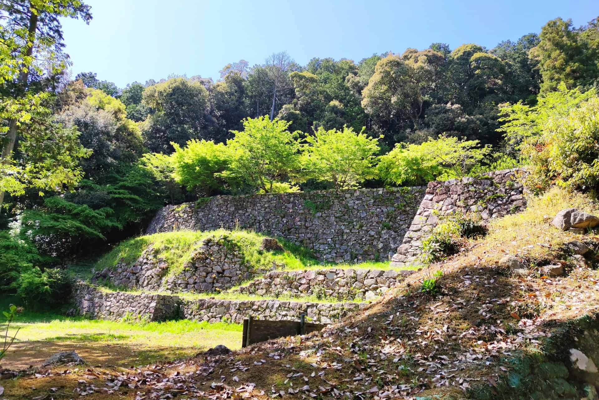 ruines chateau azuchi